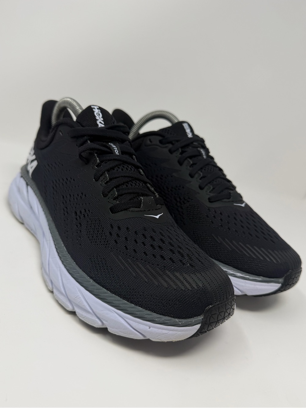 Women’s Hoka Clifton 7 Black and white in sz. 7.5